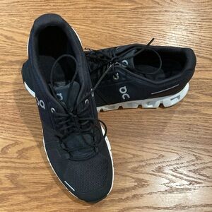 On Cloud Women’s Size 11